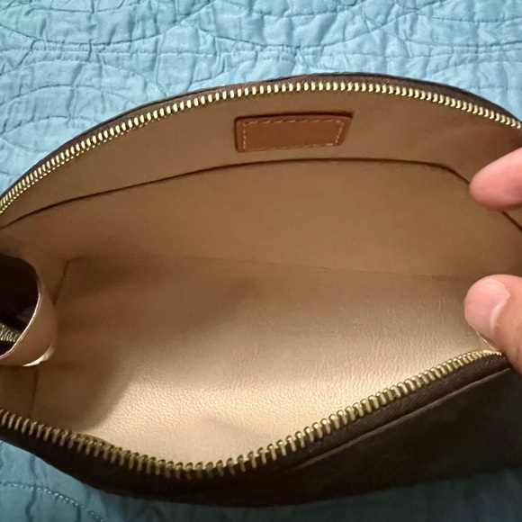 LV Monogram Daily Pouch - Picture 5 of 12